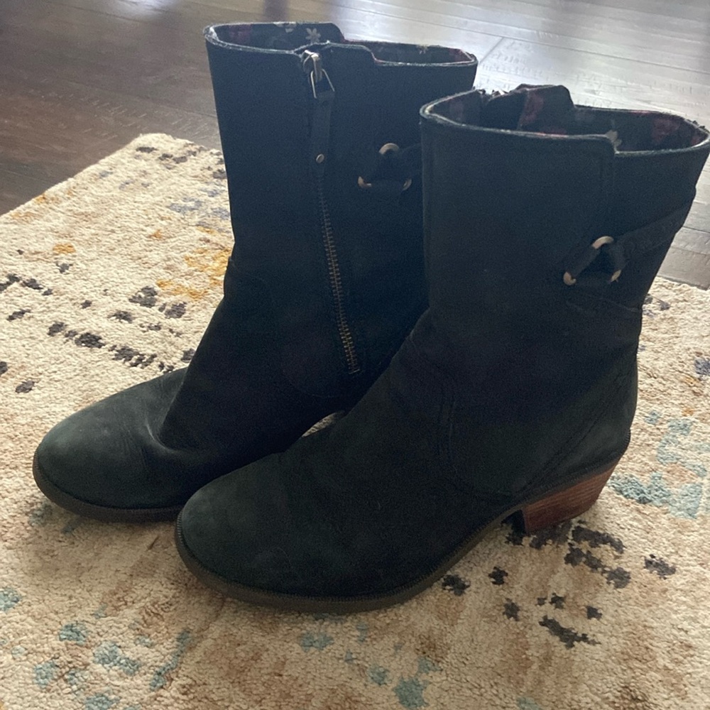 Teva- smoky black boots-ladies size 7